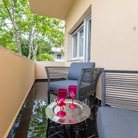 Daire Mini Palais - Beachfront, 5 Min Center, Terrace *