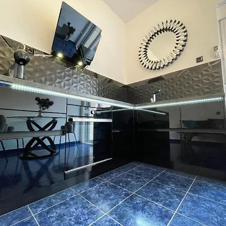 Mini Palais - Beachfront, 5 Min Center, Terrace * Split