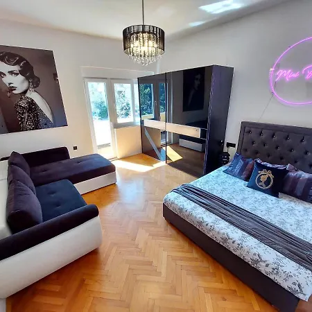 Mini Palais - Beachfront, 5 Min Center, Terrace