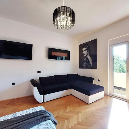 Apartment Mini Palais - Beachfront, 5 Min Center, Terrace *
