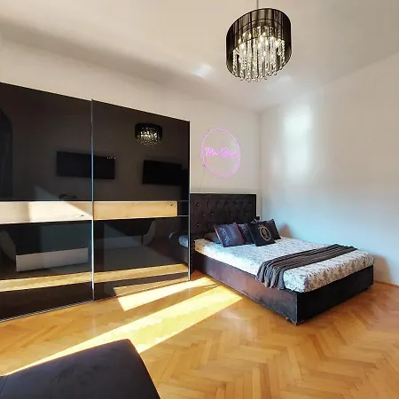 Mini Palais - Beachfront, 5 Min Center, Terrace Apartment *