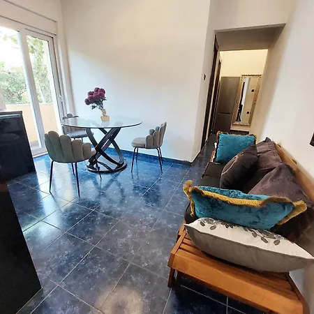 Mini Palais - Beachfront, 5 Min Center, Terrace Daire Split